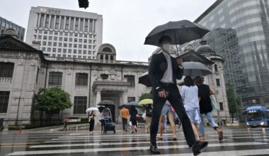 South Korea holds rates, reveals hawkish split within board
