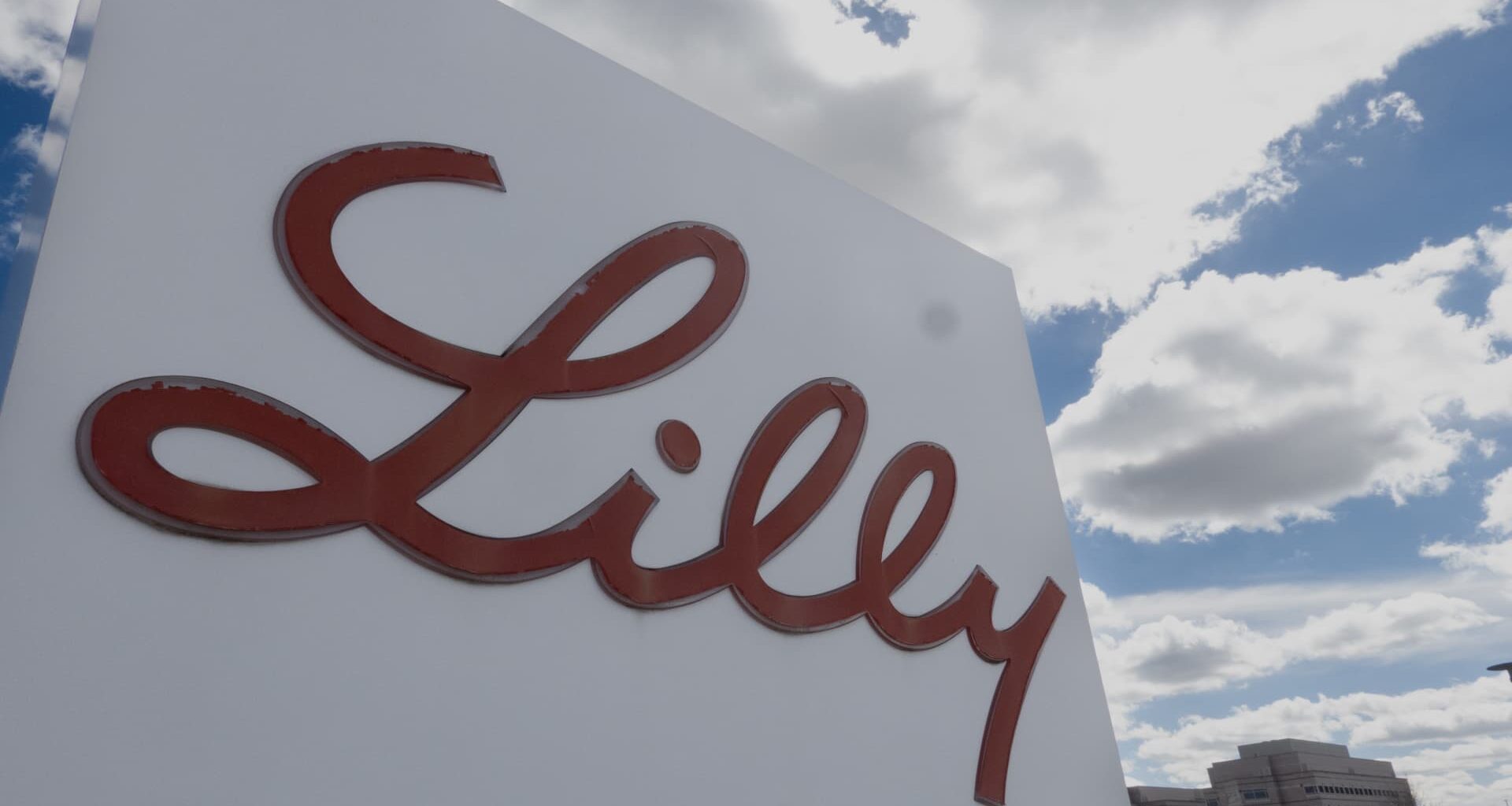 Eli Lilly weight loss drug retatrutide clears obesity trial