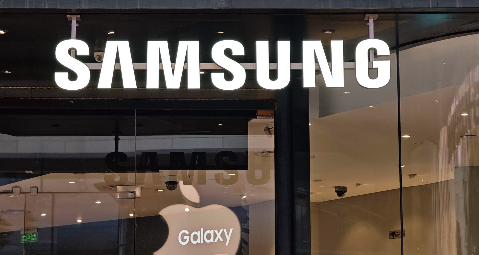 Samsung shares rally after shipping industry-first HBM4E AI memory chip samples