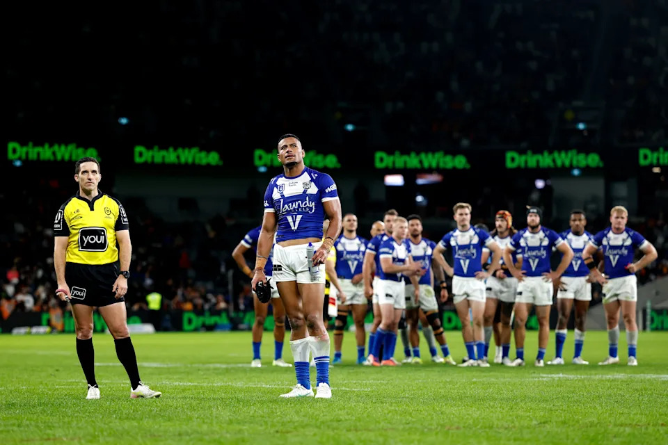 Bulldogs players during their loss to the Tigers.