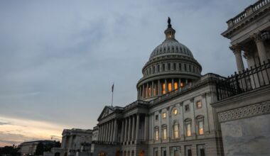 Fitch Warns US Debt Rating Faces Pressure From Rising Deficit, Fiscal Risks