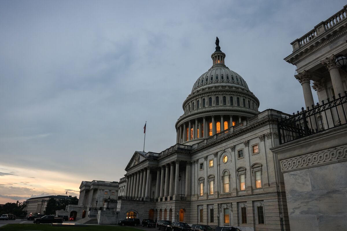 Fitch Warns US Debt Rating Faces Pressure From Rising Deficit, Fiscal Risks