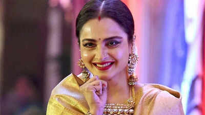 Rekha’s old airport video of ignoring a fan who waited 6 hours sparks intense social media debate - Watch