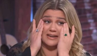 Kelly Clarkson in tears over end of hit talk show