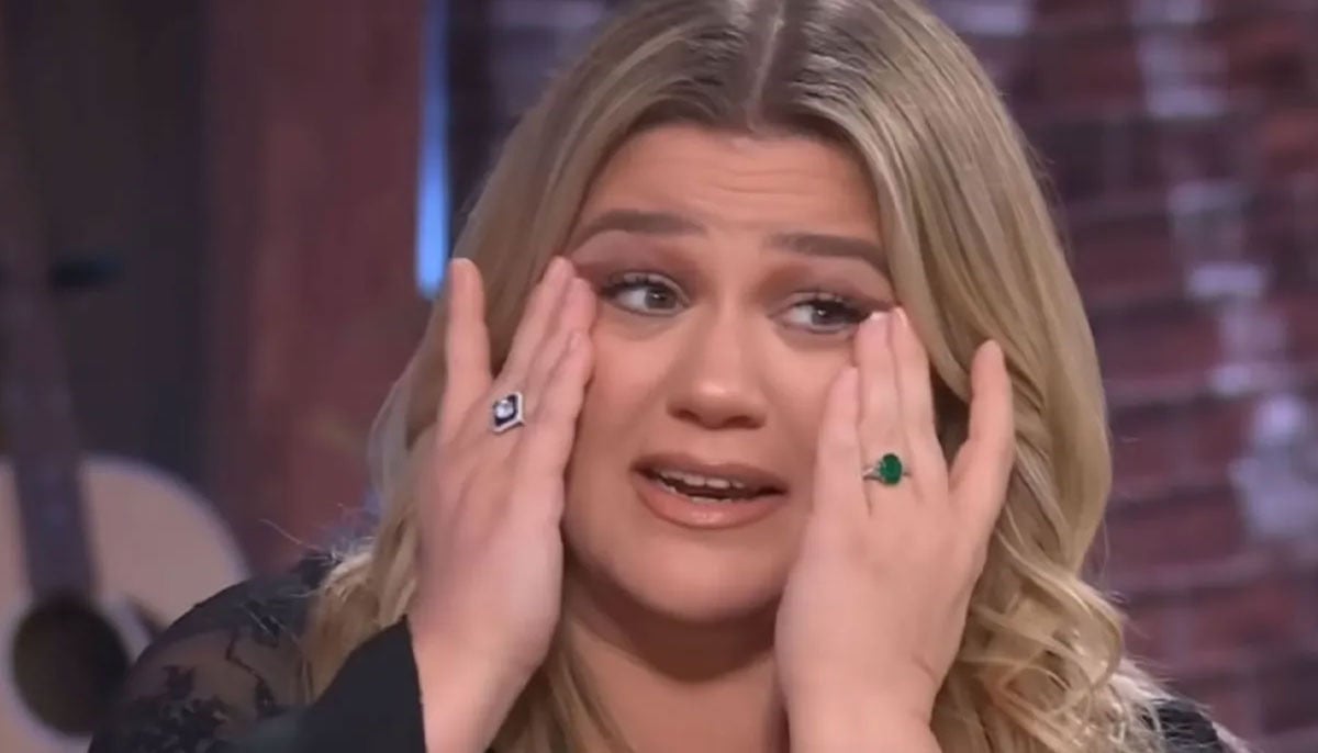 Kelly Clarkson in tears over end of hit talk show