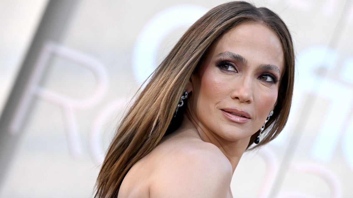 Jennifer Lopez's eyebrows are her best anti-aging trick