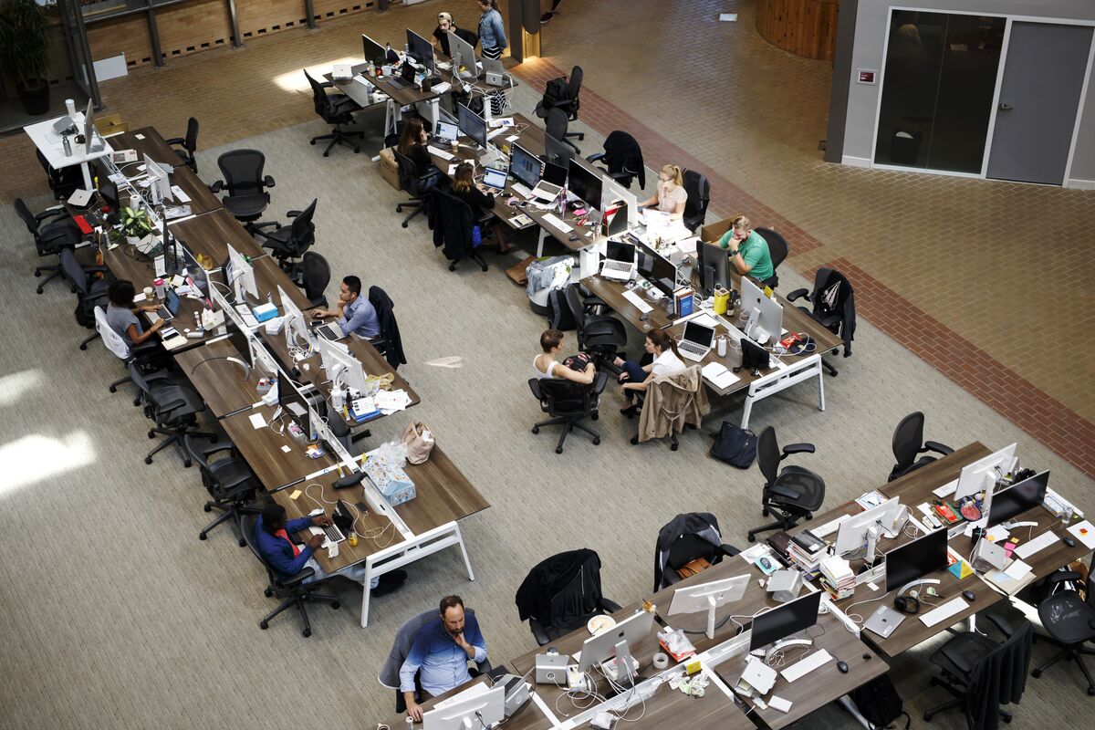 Employers Shift to Temporary Workers as Economic Uncertainty Persists