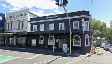 Neil Finn buys controversial Auckland pub