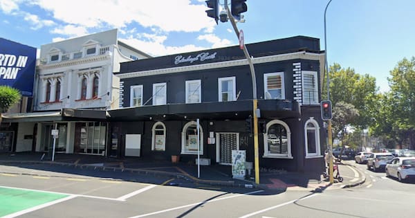Neil Finn buys controversial Auckland pub