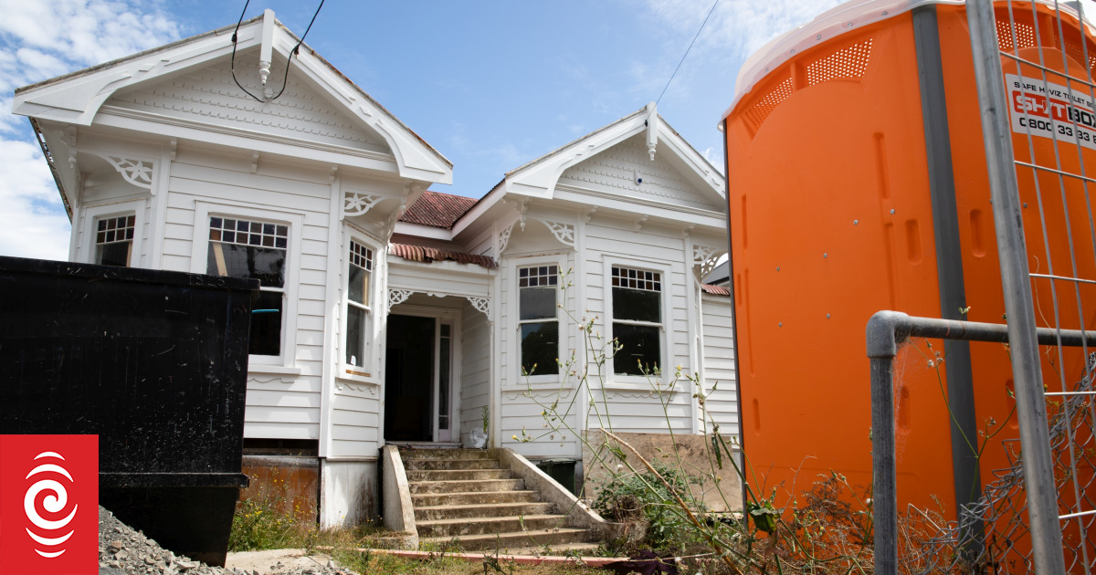 Fate of reclusive gold panner David Hart remains a mystery after body found encased in concrete at Auckland home
