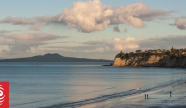 'Big explosion' after unidentified cannister found at Auckland's Long Bay beach