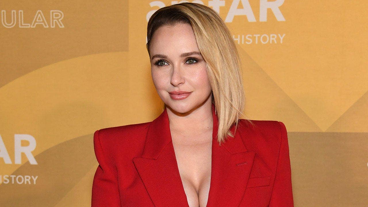 Hayden Panettiere has a very important message to share with everyone, she's into women too