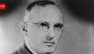 In 1933, Bell Labs engineer Karl Jansky followed a faint radio hiss, and this discovery opened the door to radio astronomy |