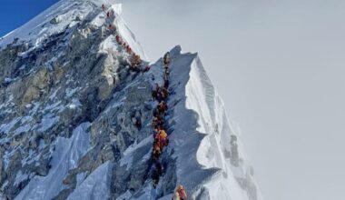 Everest climbers undeterred by huge ice block, high travel costs
