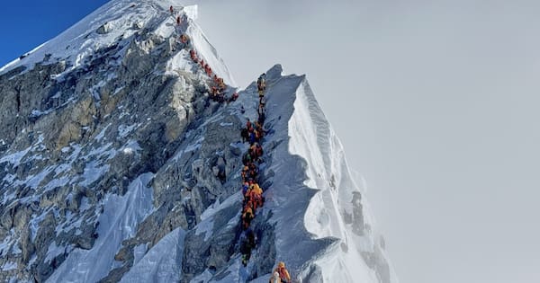 Everest climbers undeterred by huge ice block, high travel costs