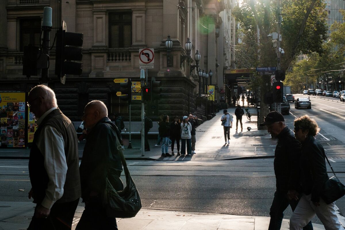 Australian Retirees Increase Superannuation Withdrawals as Cost Pressures Mount