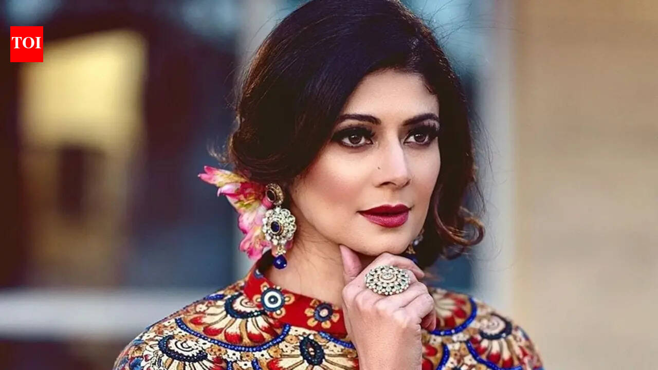 Salman Khan: 'Heroes got intimidated because of my stature': Pooja Batra recalls losing roles over height, reveals how Salman Khan supported her | Hindi Movie News