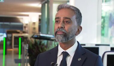 Air NZ boss talks redundancies and reduced flights amid $300m loss