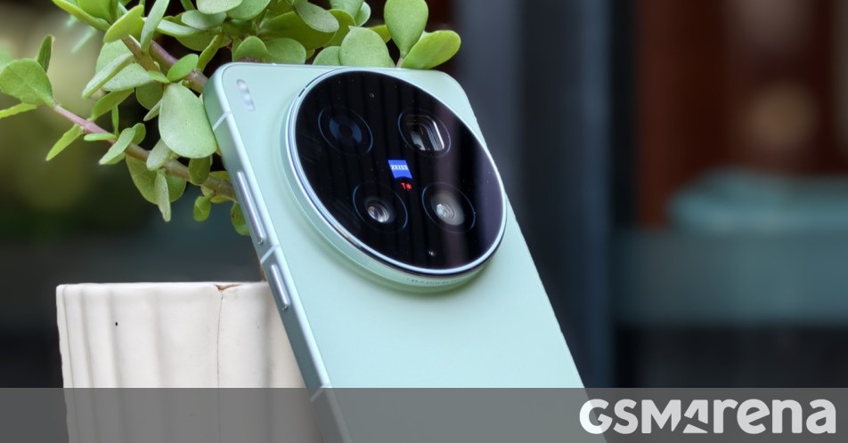 vivo X300 Ultra and X300 FE go on sale in India today