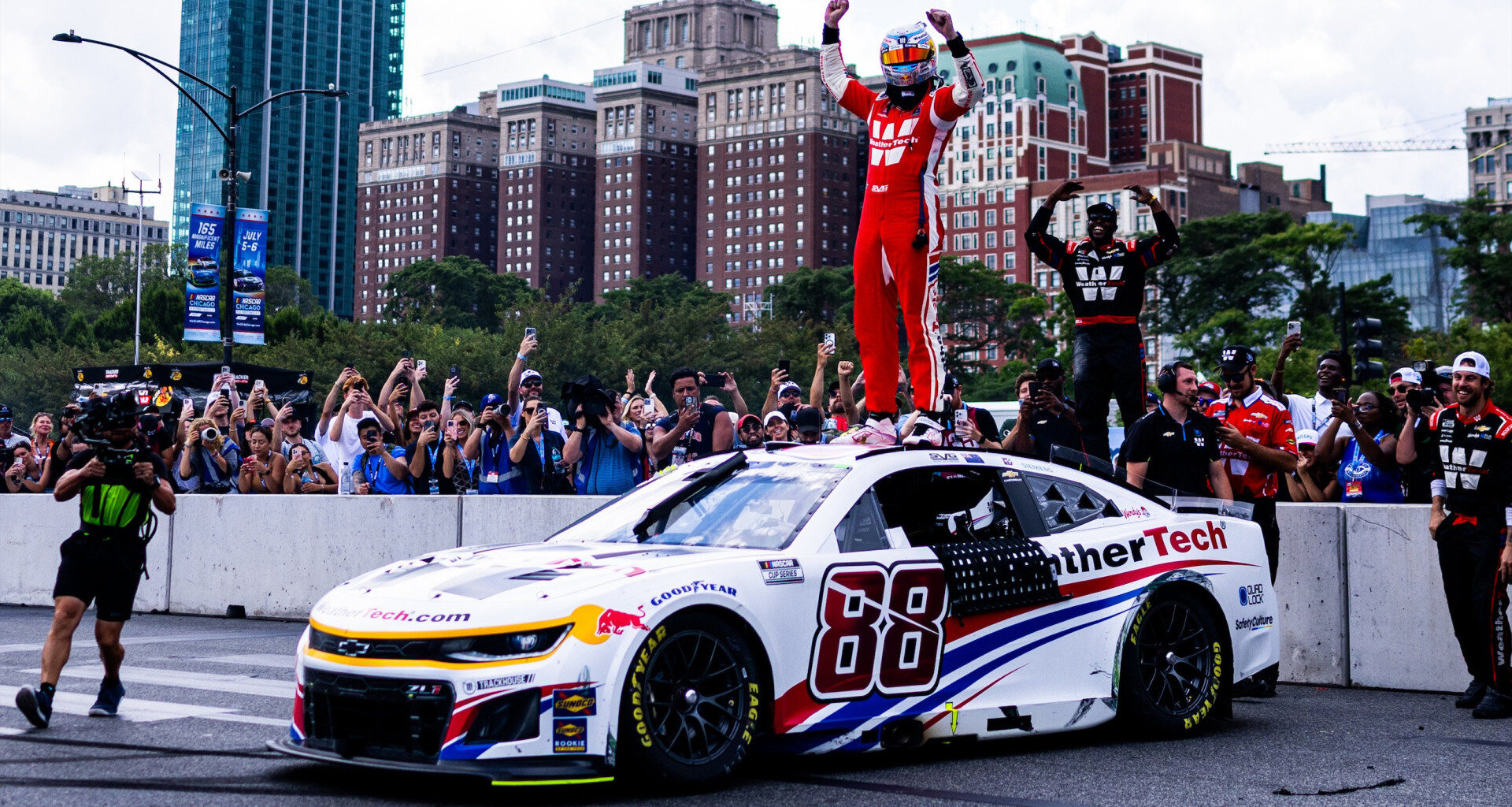 NASCAR reportedly on cusp of Chicago street race return in 2027