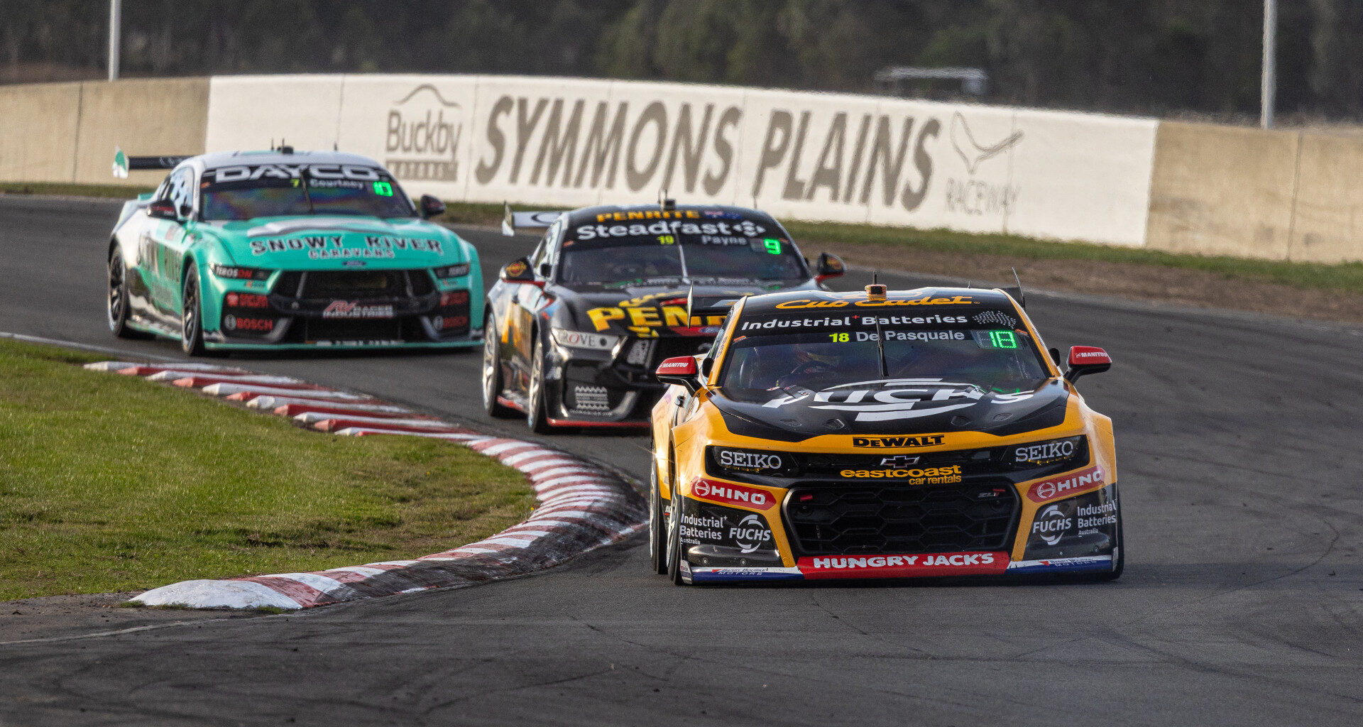 Supercars extends race distance of Tasmania Super440 finale