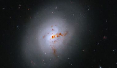 Hubble Sights Galaxy in Transition