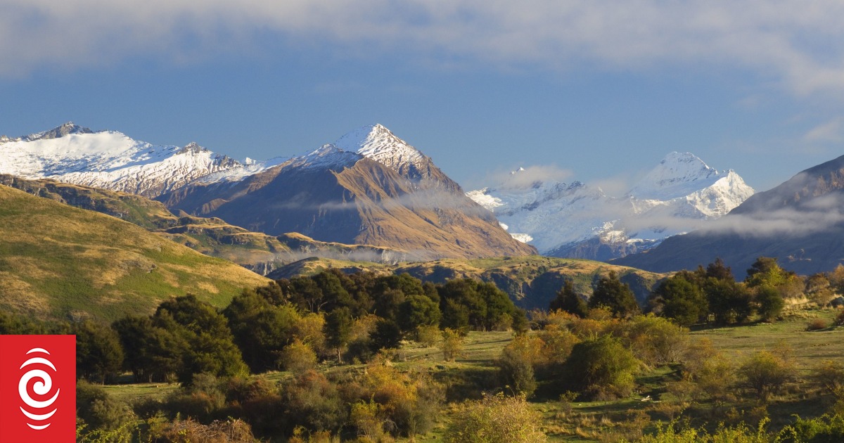 Two dead after Mt Aspiring helicopter crash