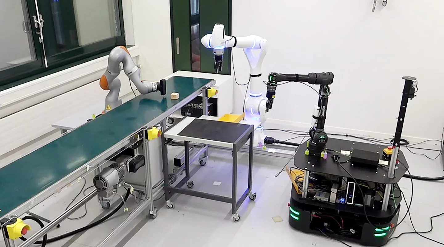 An assembly line task designed to test the LfD system