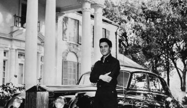 Elvis Presley at Home: 10 Photos of The King’s Domestic Life