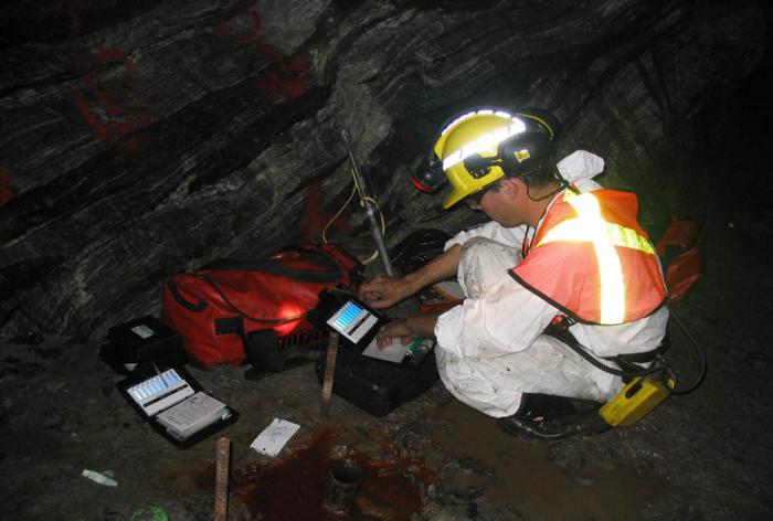 Measuring hydrogen from the Canadian Shield