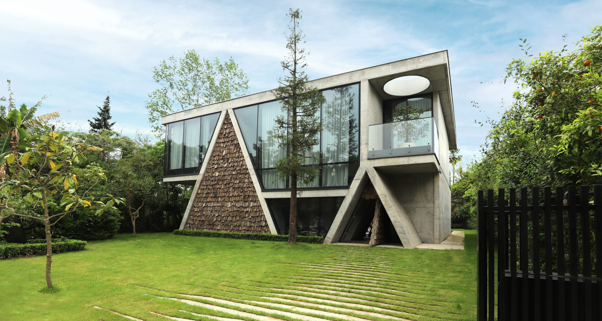 The Gable Villa / Next Office–Alireza Taghaboni