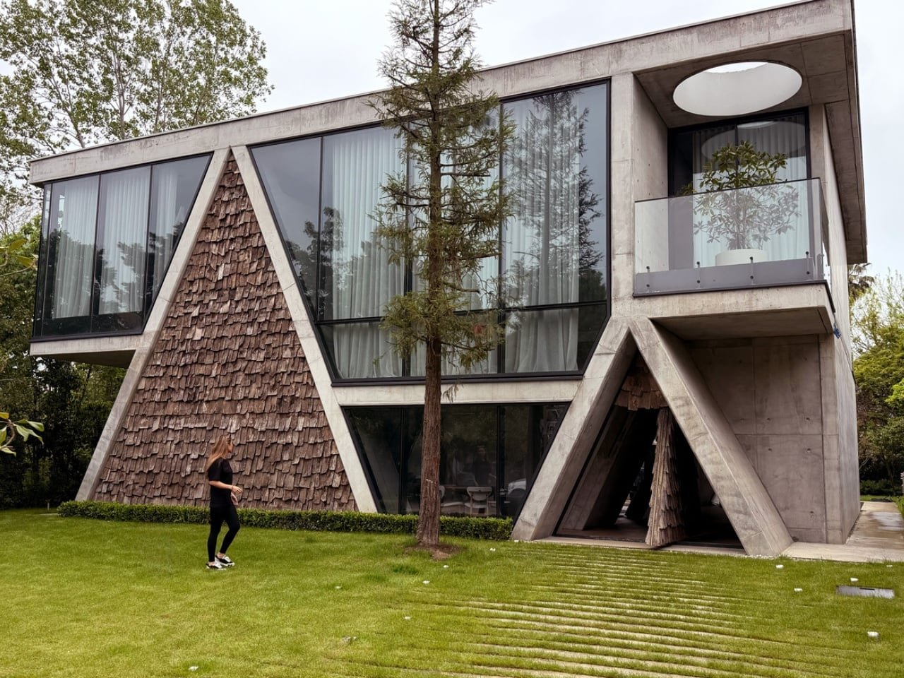 An Iranian Villa Built Around Architecture’s Oldest Shape