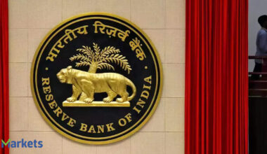 RBI helping hand muscles breathing room for rupee, cools forward premiums