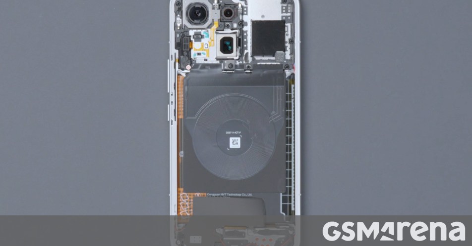 Xiaomi 17 Max gets disassembled on video