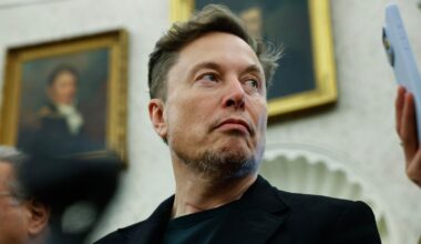 Musk’s Wildest Pay Targets: Mars Colony, Robot Fleet And More