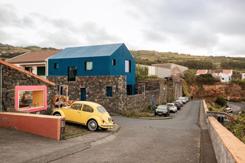 The Blue House Atelier Backlar street view