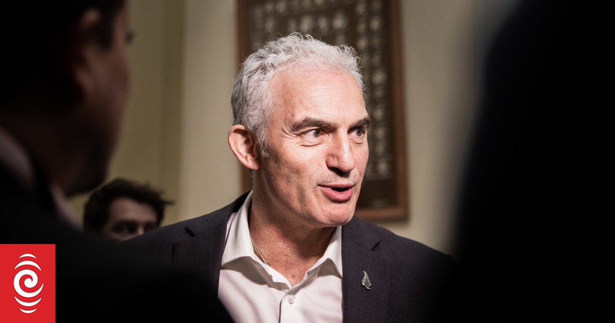 Former Labour minister Stuart Nash switches to NZ First