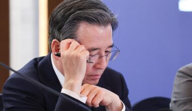 Kim Yong-beom, presidential chief of staff for policy, attends a meeting on visions for the shipbuilding industry chaired by President Lee Jae Myung at a hotel in Ulsan, May 13. Yonhap