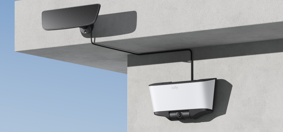 The Eufy Solar Wall Light Cam S4