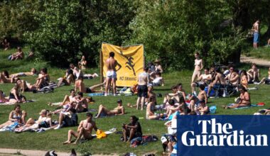‘Utterly appalling’: anger over swimmers in Hampstead Heath wildlife ponds | Birds