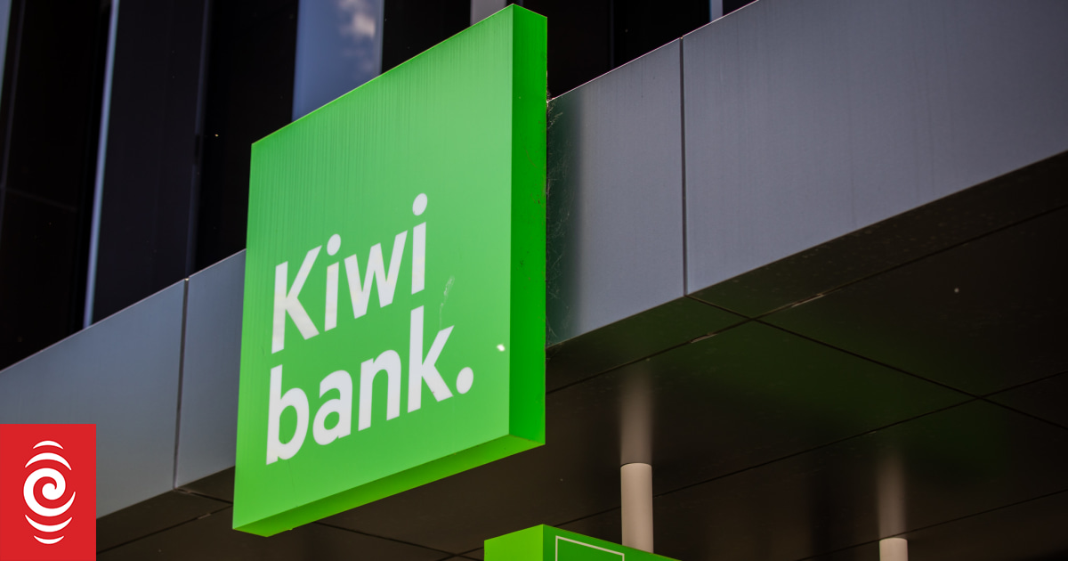 Kiwibank first to make post-OCR rate change