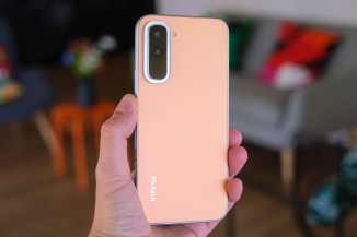 The phone's case when cold (left), and warm (right), spot a difference?