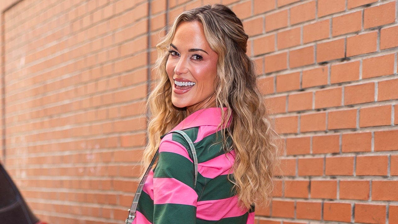 Jena Sims puts in work, sea lion launches itself into a canoe, and they don't build statues like they used to