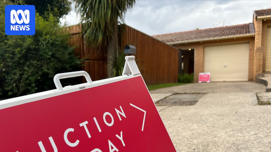 Auction clearance rates at 2022 housing downturn levels, ASX up — as it happened