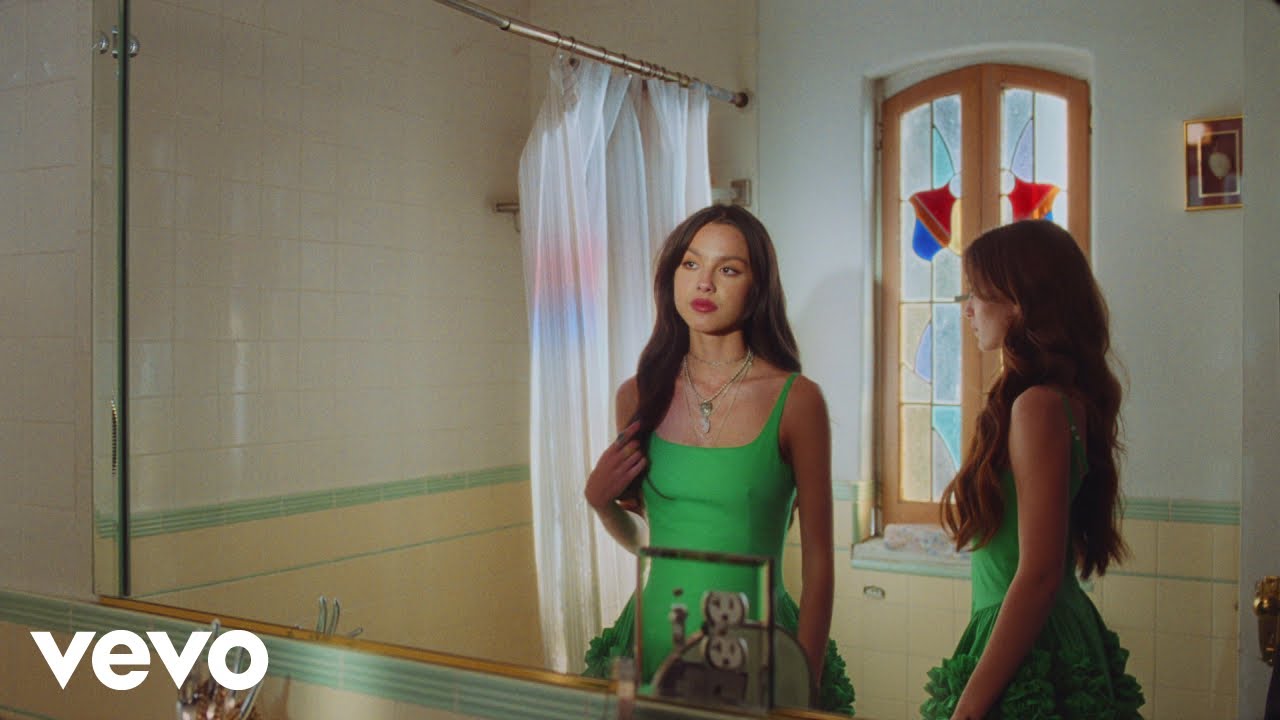 Olivia Rodrigo - deja vu (Official Video) - YouTube