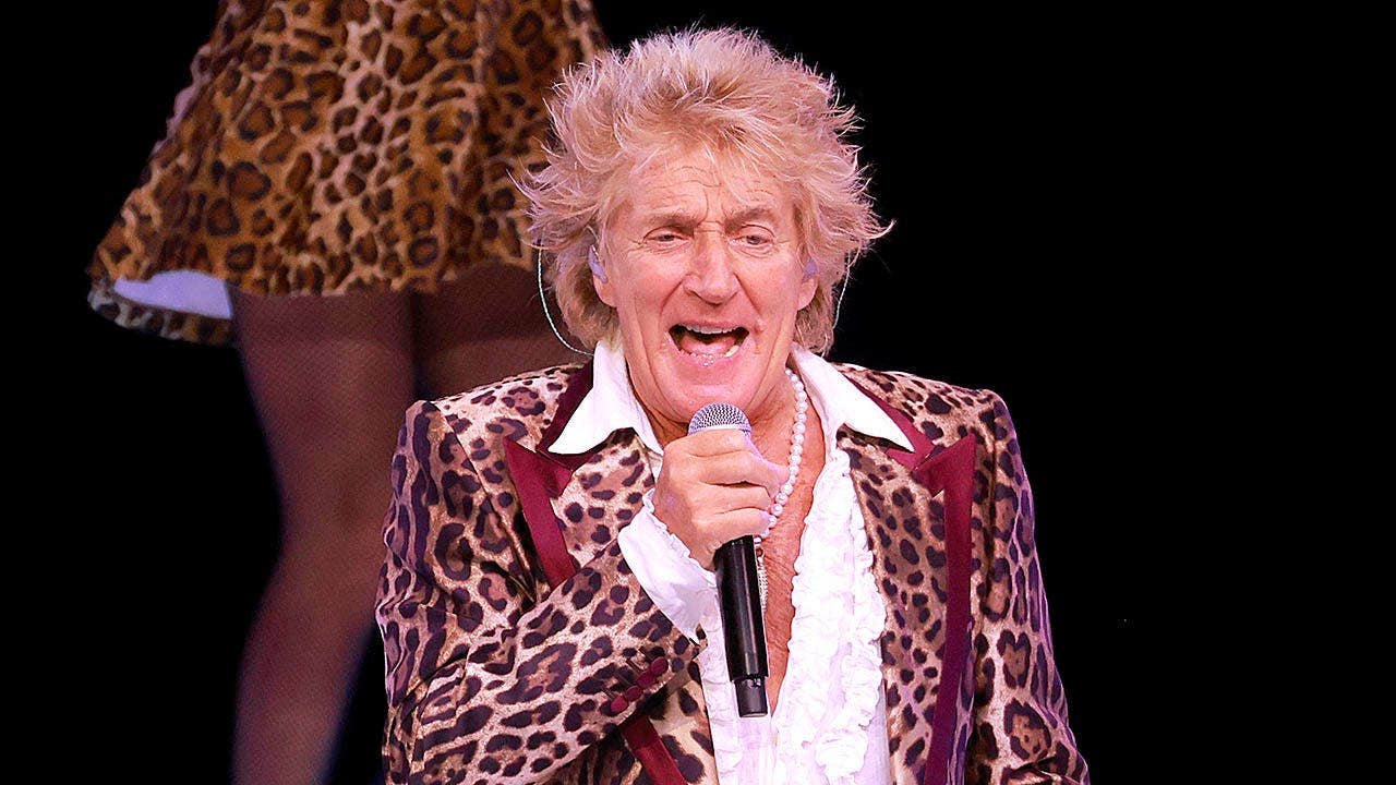 Rod Stewart cancels two Caesars Palace shows hours before taking stage