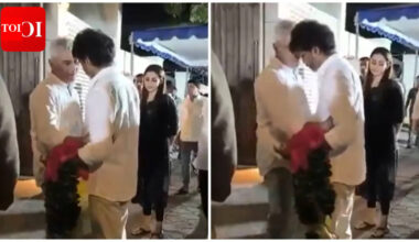Ajith Kumar: Vijay and Trisha Krishnan reach Ajith Kumar's residence; Offer condolences after mother Mohini Mani's demise | Tamil Movie News