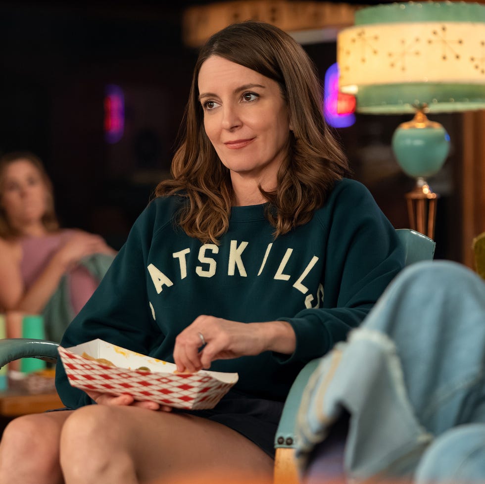 THE FOUR SEASONS, SEASON 2 the four seasons, season 2. tina fey as kate in episode 202 of the four seasons, season 2. cr. emily v. aragones/netflix © 2025