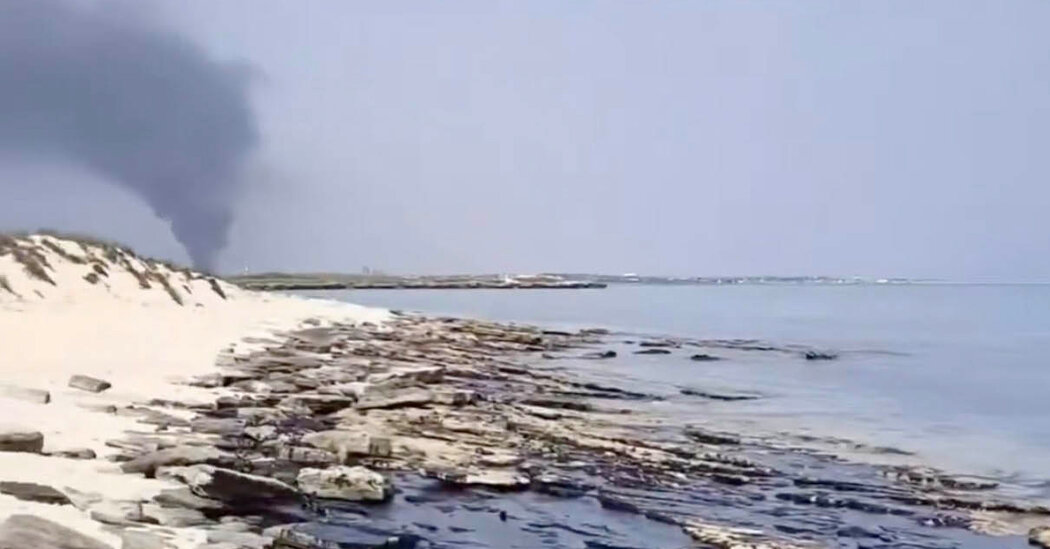 Oil Slick Reaches a Pristine Persian Gulf Island in Iran