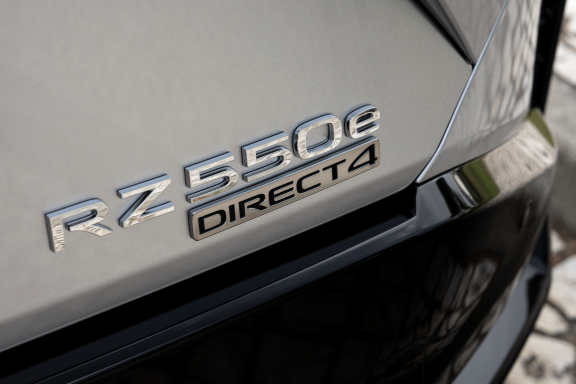 Lexus RZ.